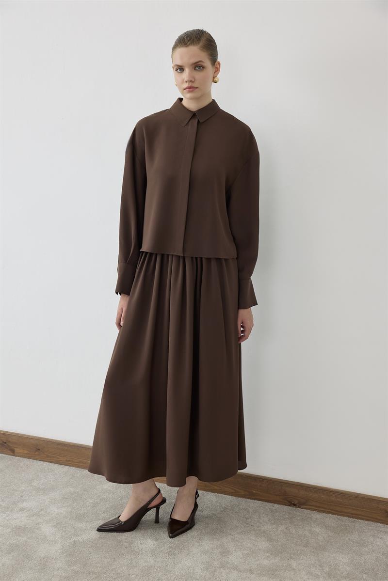 MİORİ LİNZA PLİSE GÖMLEKLİ ETEKLİ KREP TAKIM KAHVE