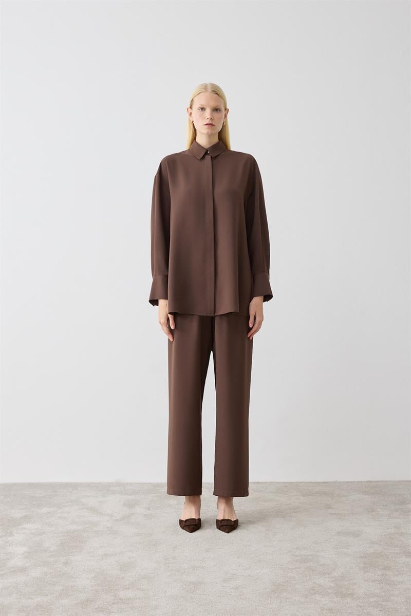 MIORI LINZA PLEATED SHIRT CREPE PANTS SET BROWN