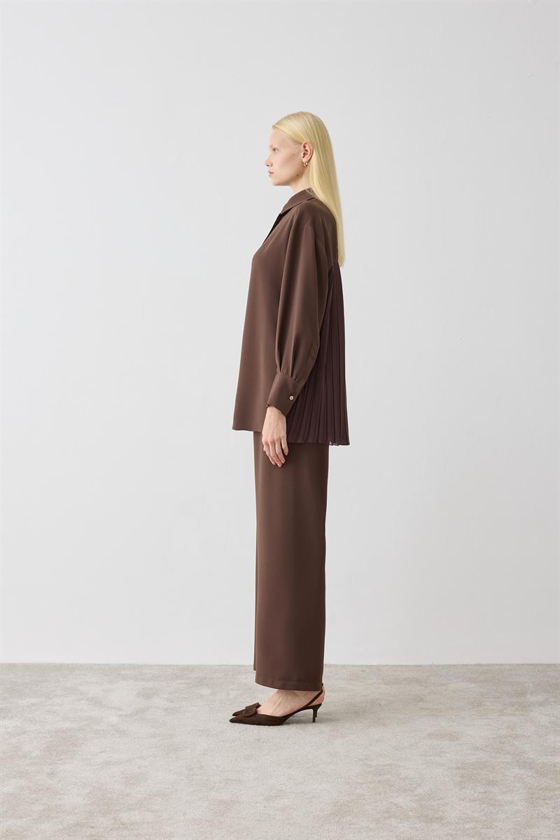 MIORI LINZA PLEATED SHIRT CREPE PANTS SET BROWN