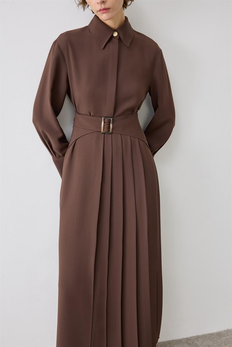 MIORI TERRE PLEATED CREPE DRESS BROWN