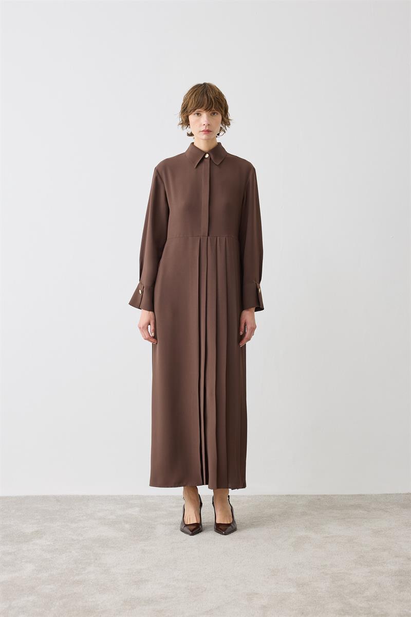 MIORI TERRE PLEATED CREPE DRESS BROWN