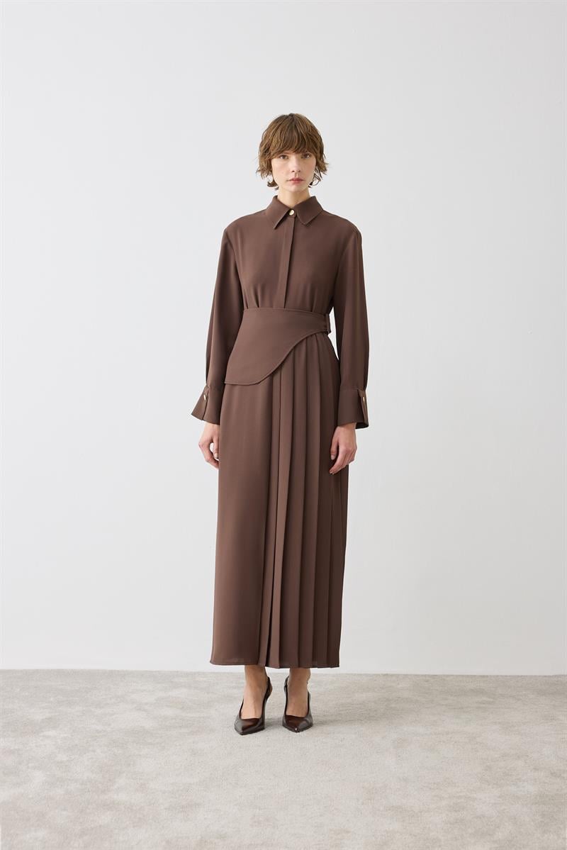 MIORI TERRE PLEATED CREPE DRESS BROWN