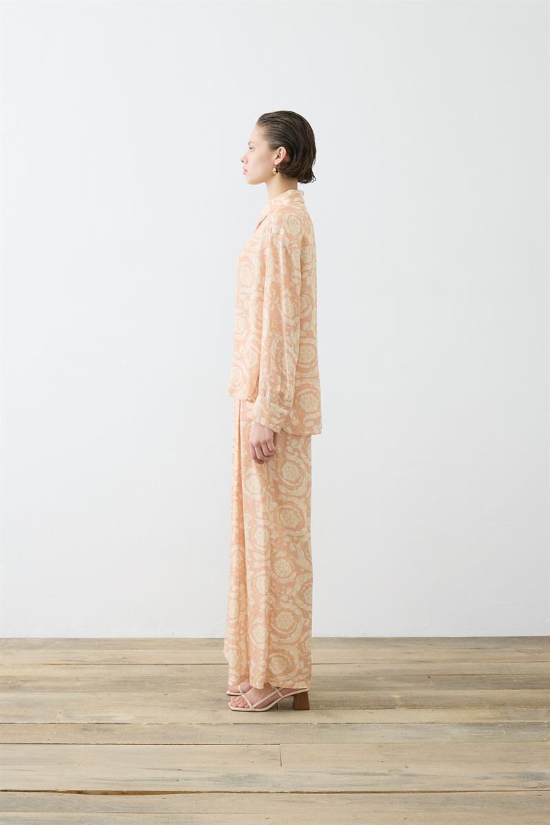 PASTEL DESEN VİSKON RAYON PİLE DETAYLI PANTOLON TAKIM PUDRA