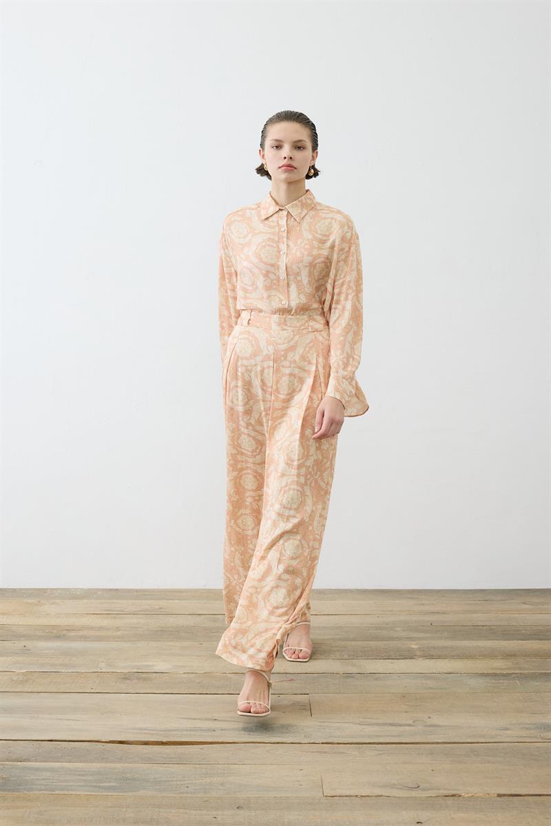 PASTEL DESEN VİSKON RAYON PİLE DETAYLI PANTOLON TAKIM PUDRA