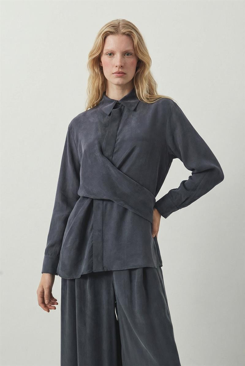 PASTEL TAŞLANMIŞ İPEK PANTOLONLU TAKIM LACİVERT