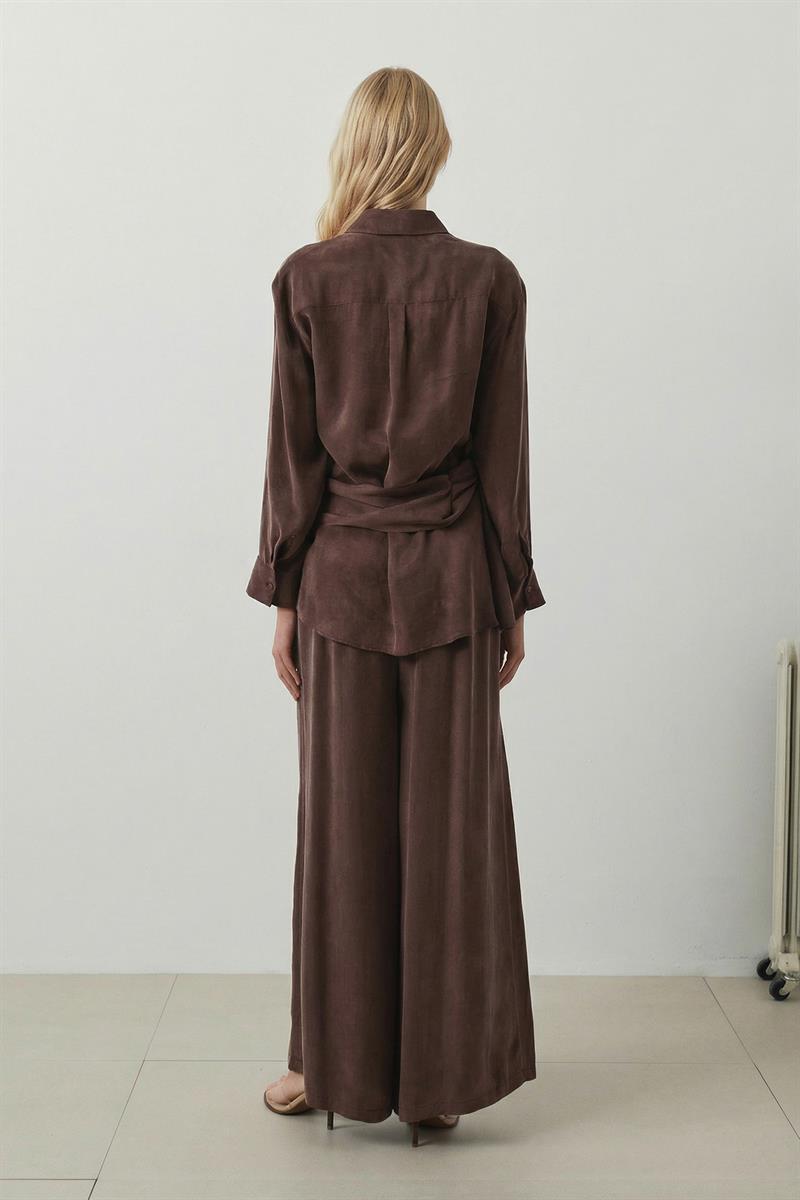 PASTEL TAŞLANMIŞ İPEK PANTOLONLU TAKIM KAHVE