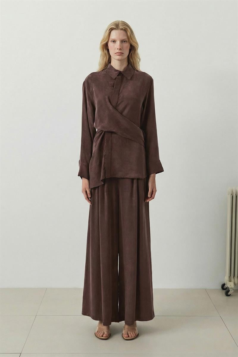PASTEL TAŞLANMIŞ İPEK PANTOLONLU TAKIM KAHVE