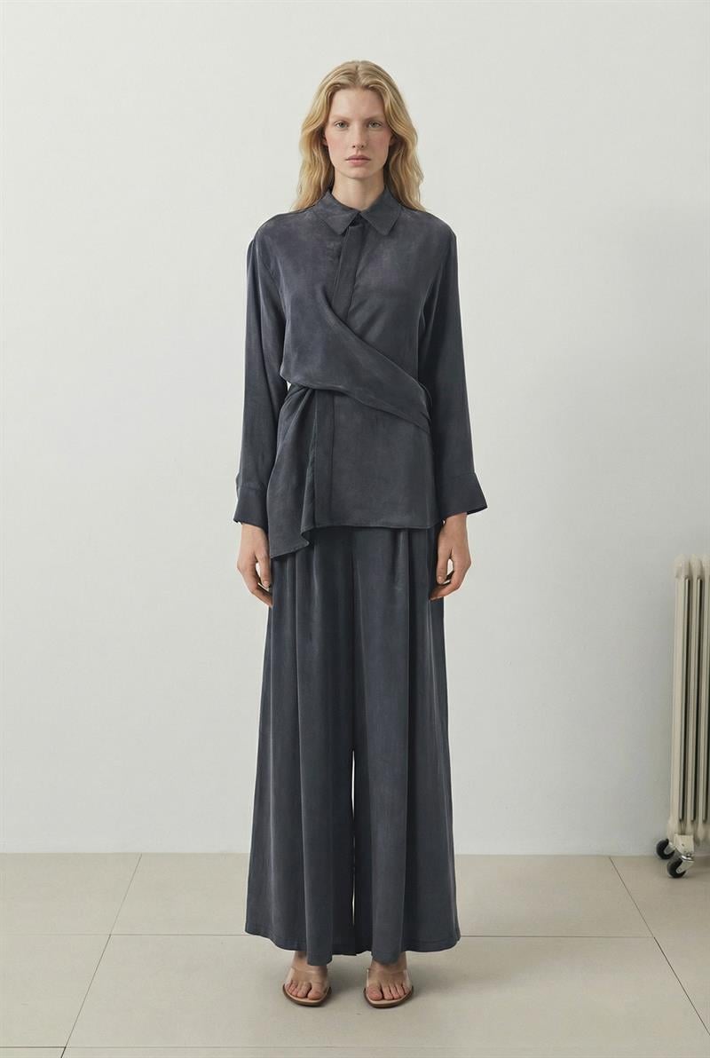 PASTEL TAŞLANMIŞ İPEK PANTOLONLU TAKIM LACİVERT