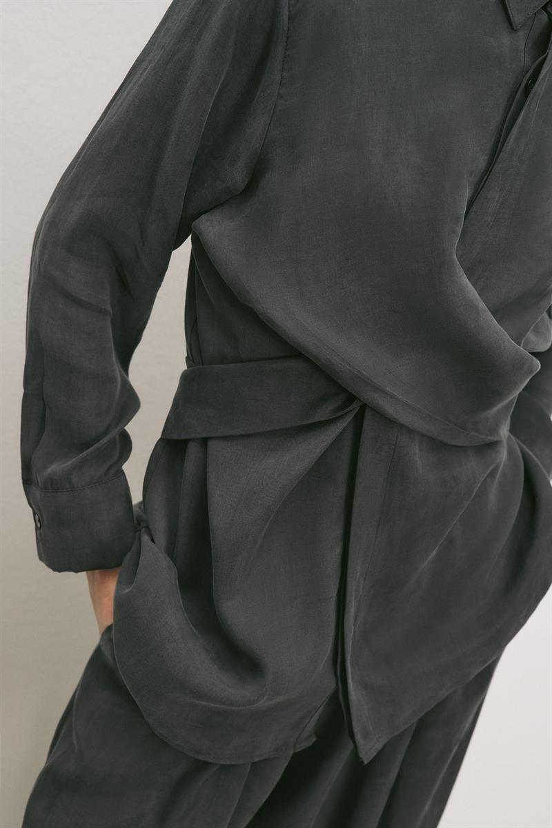 PASTEL TAŞLANMIŞ İPEK PANTOLONLU TAKIM SİYAH