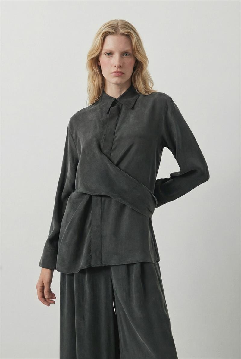 PASTEL TAŞLANMIŞ İPEK PANTOLONLU TAKIM SİYAH