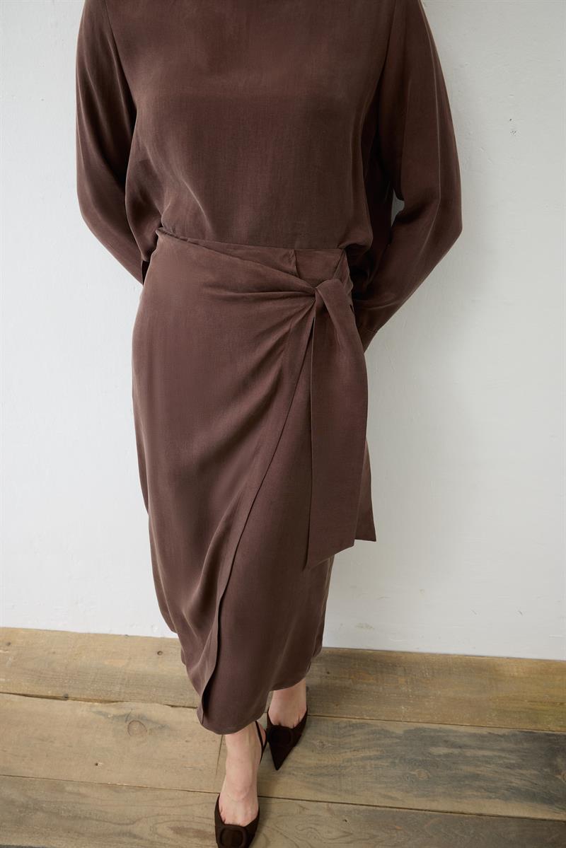 PRİME TAŞLANMIŞ İPEK KRUVAZE ETEK TAKIM KAHVE