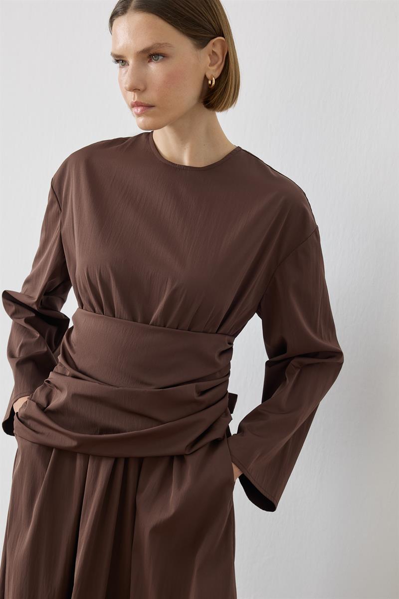 ROSE RUCHED DETAILED DRESS BROWN