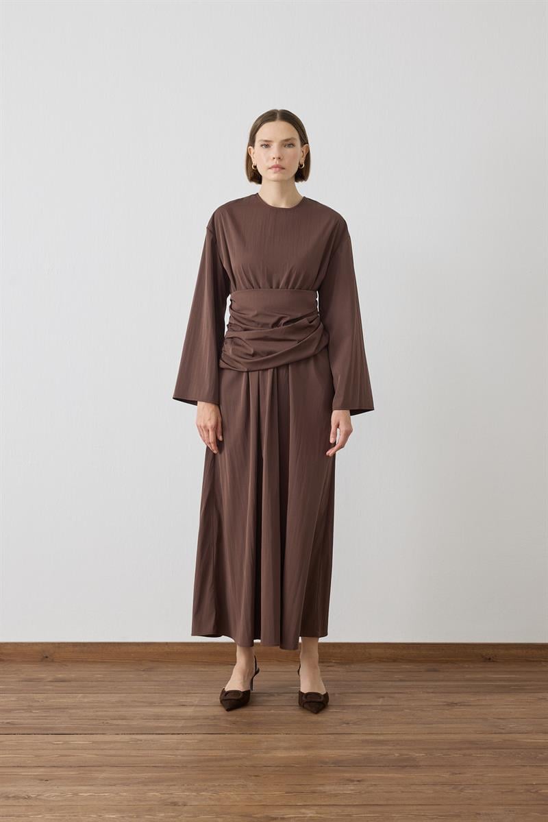 ROSE RUCHED DETAILED DRESS BROWN