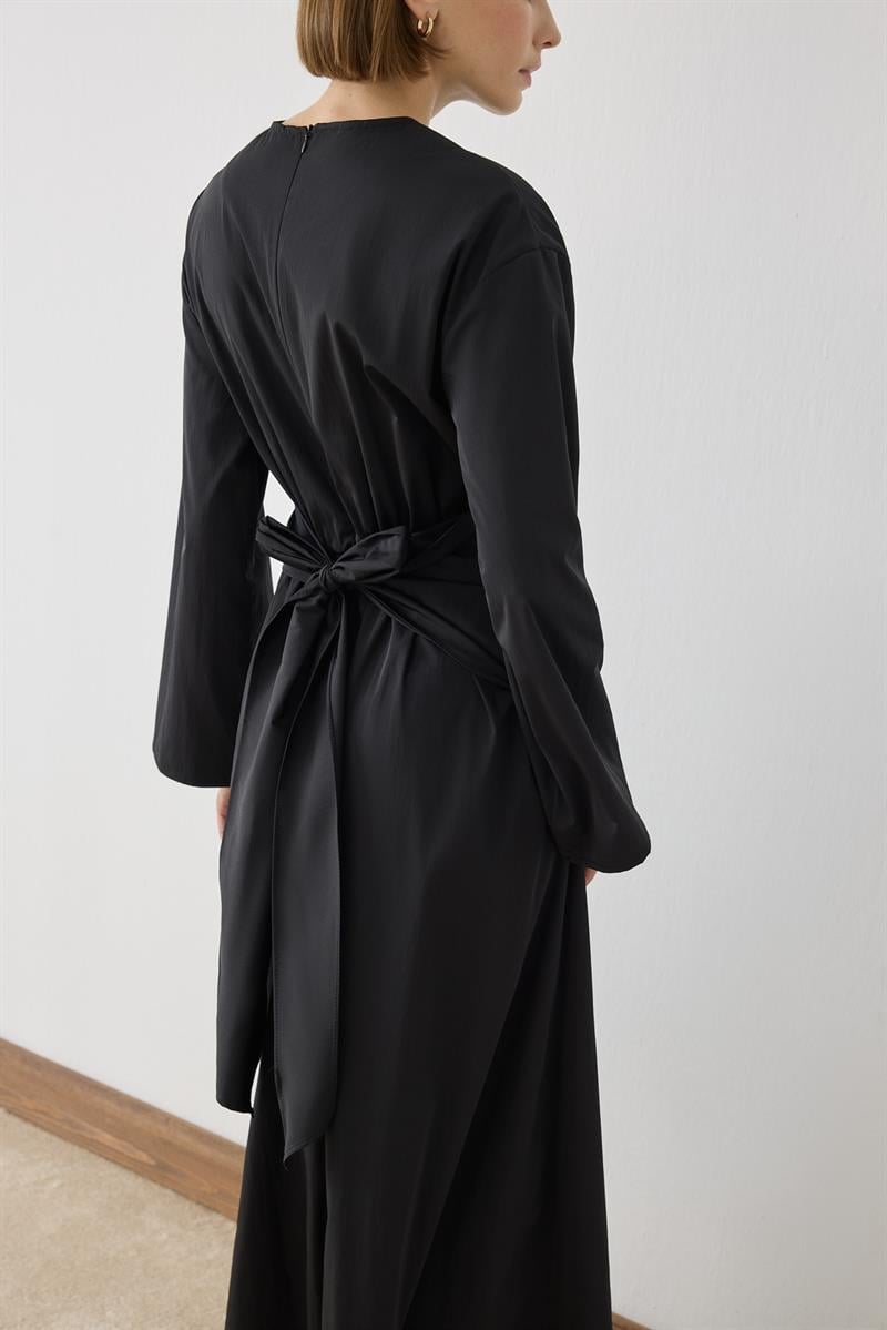 ROSE RUCHED DETAILED DRESS BLACK