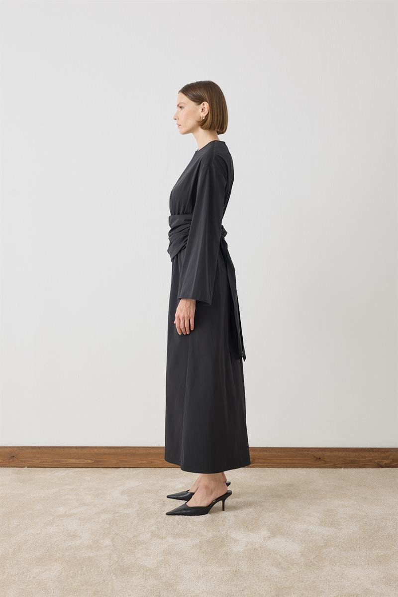 ROSE RUCHED DETAILED DRESS BLACK