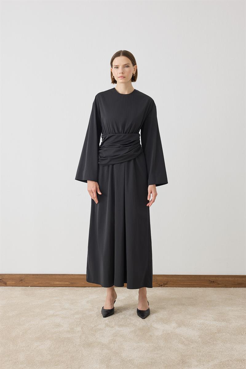 ROSE RUCHED DETAILED DRESS BLACK