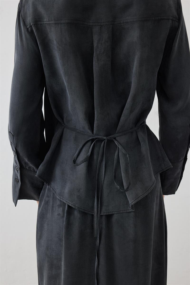 SOLE TAŞLANMIŞ İPEK BAĞLAMALI ETEKLİ  TAKIM SİYAH