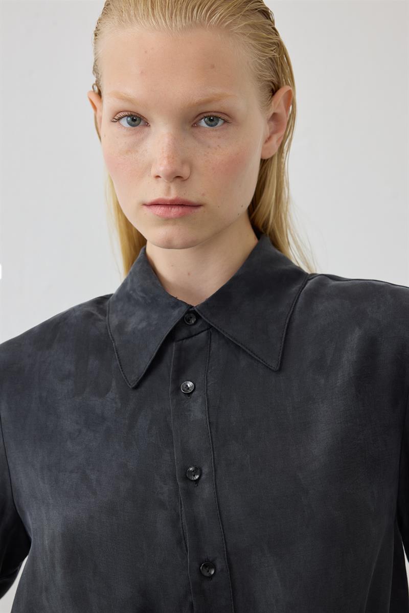 SOLE TAŞLANMIŞ İPEK BAĞLAMALI ETEKLİ  TAKIM SİYAH