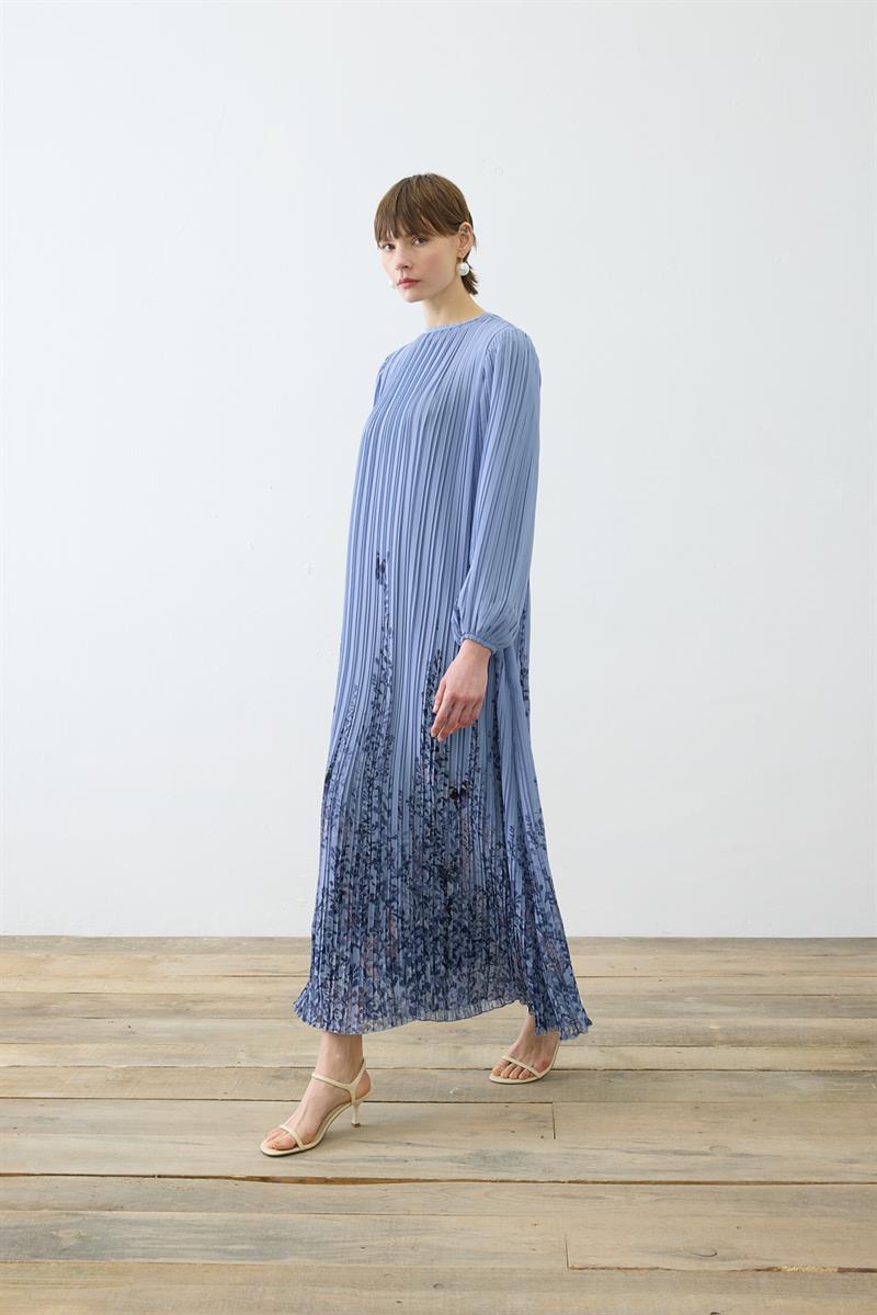 SÜMBÜL DESEN PLİSELİ ŞİFON ELBİSE MAVİ