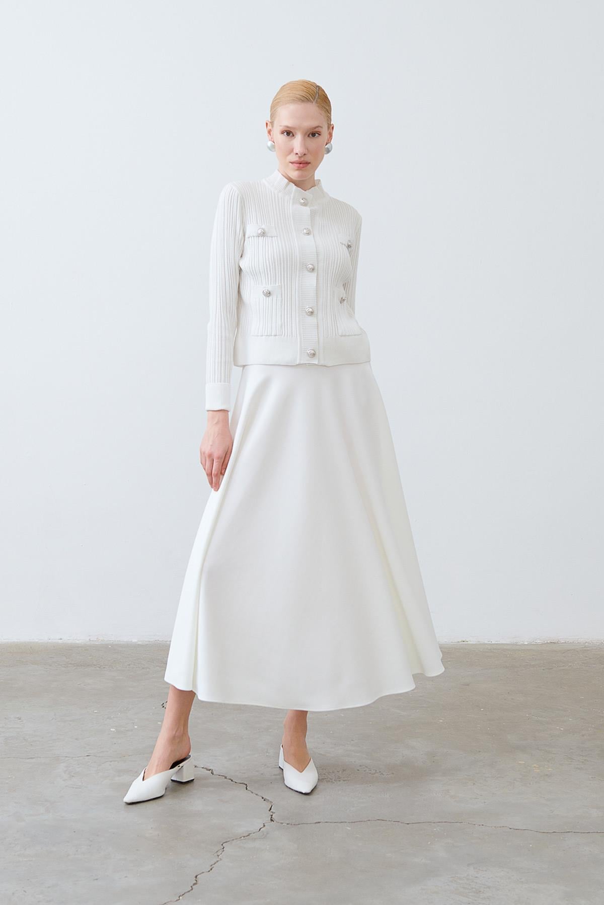 DİVA DÜĞMELİ TRİKO HIRKA BEYAZ