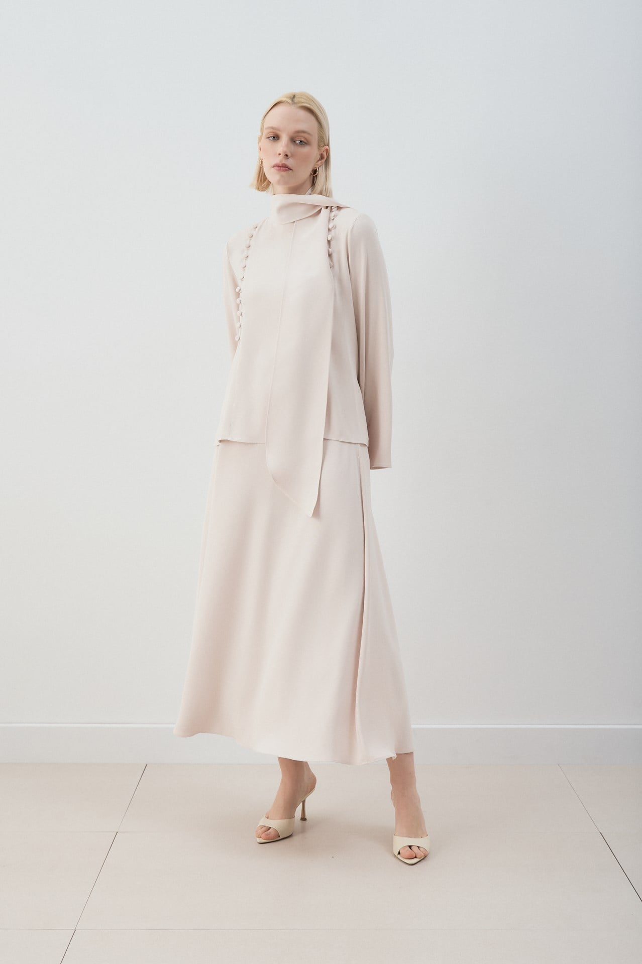 MİORİ MİSSE ETEKLİ TAKIM TAŞ