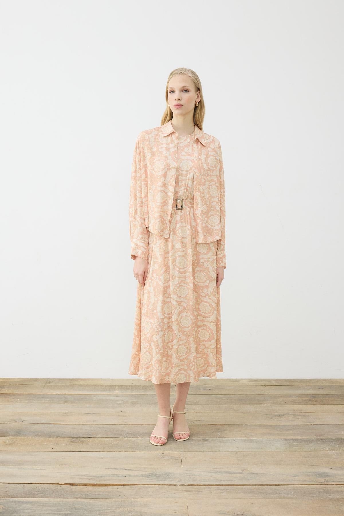 PASTEL DESEN VİSKON RAYON KOLSUZ ELBİSE-GÖMLEK TAKIM PUDRA