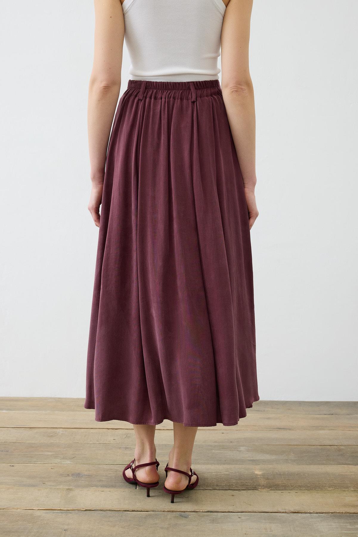 Mazali mushukning yaqindan olingan videosi