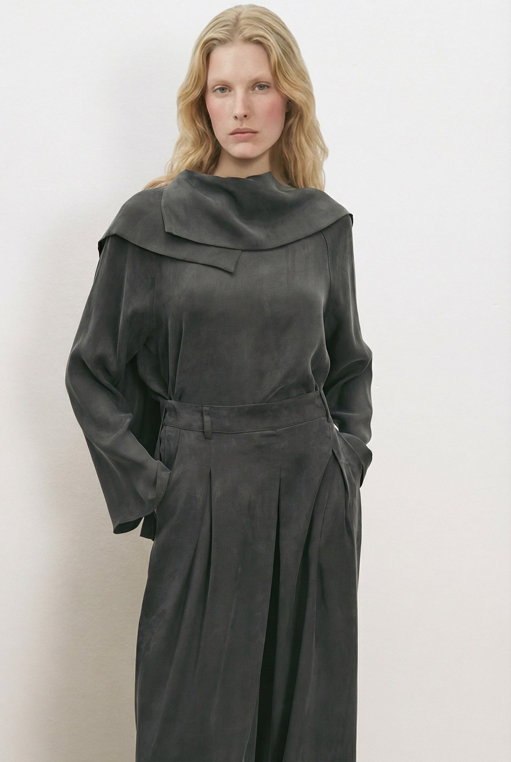 QUEEN TAŞLANMIŞ İPEK  PANTOLONLU TAKIM SİYAH