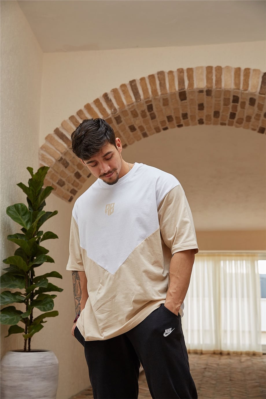 Geometrik Detaylı Bej Oversize T-Shirt