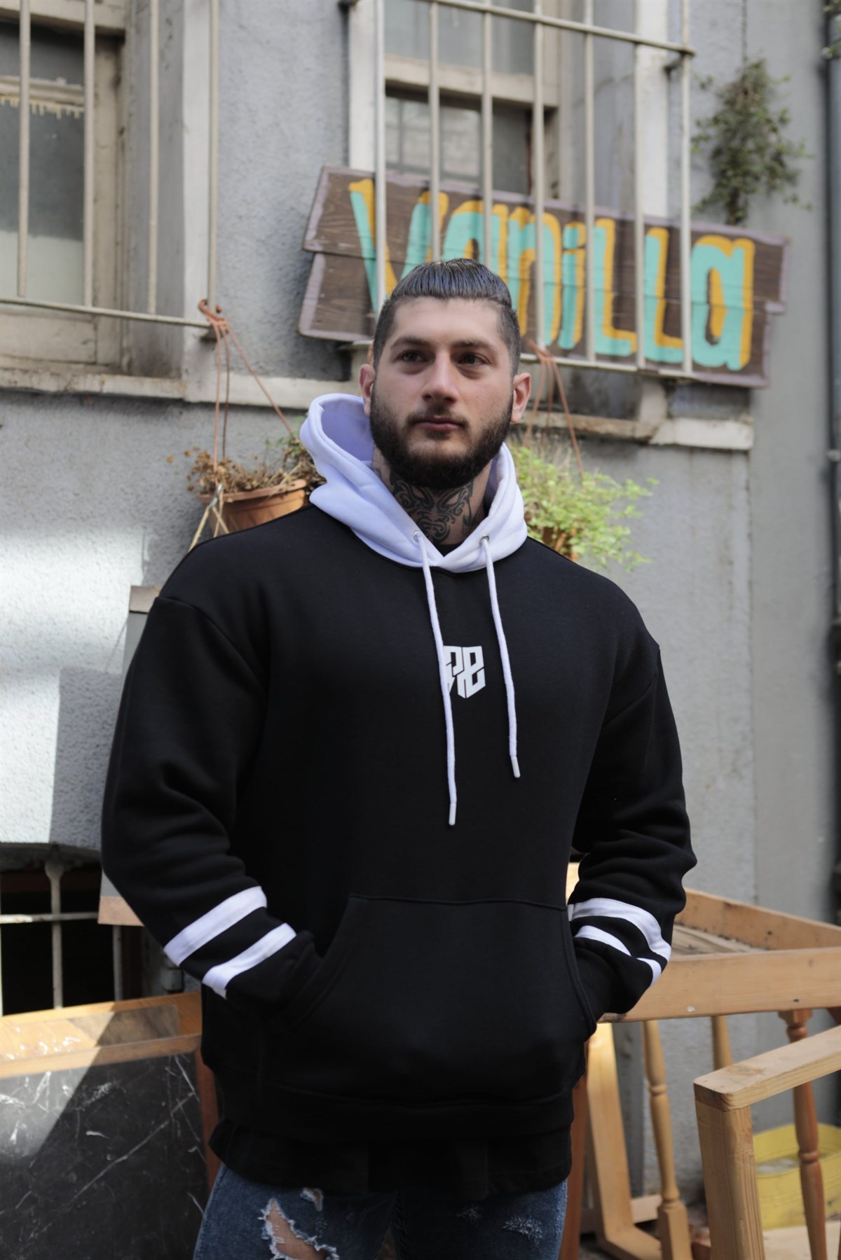 Kolu Şeritli Kapşonlu Siyah Oversize Sweatshirt