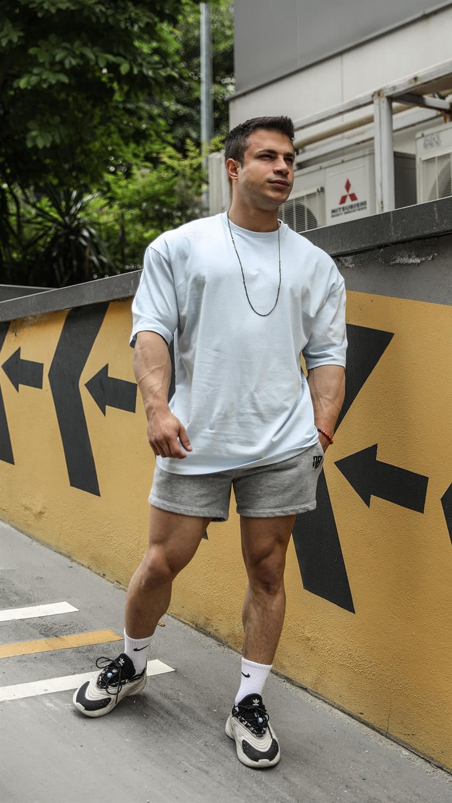 Omzu Detaylı Oversize Tshirt