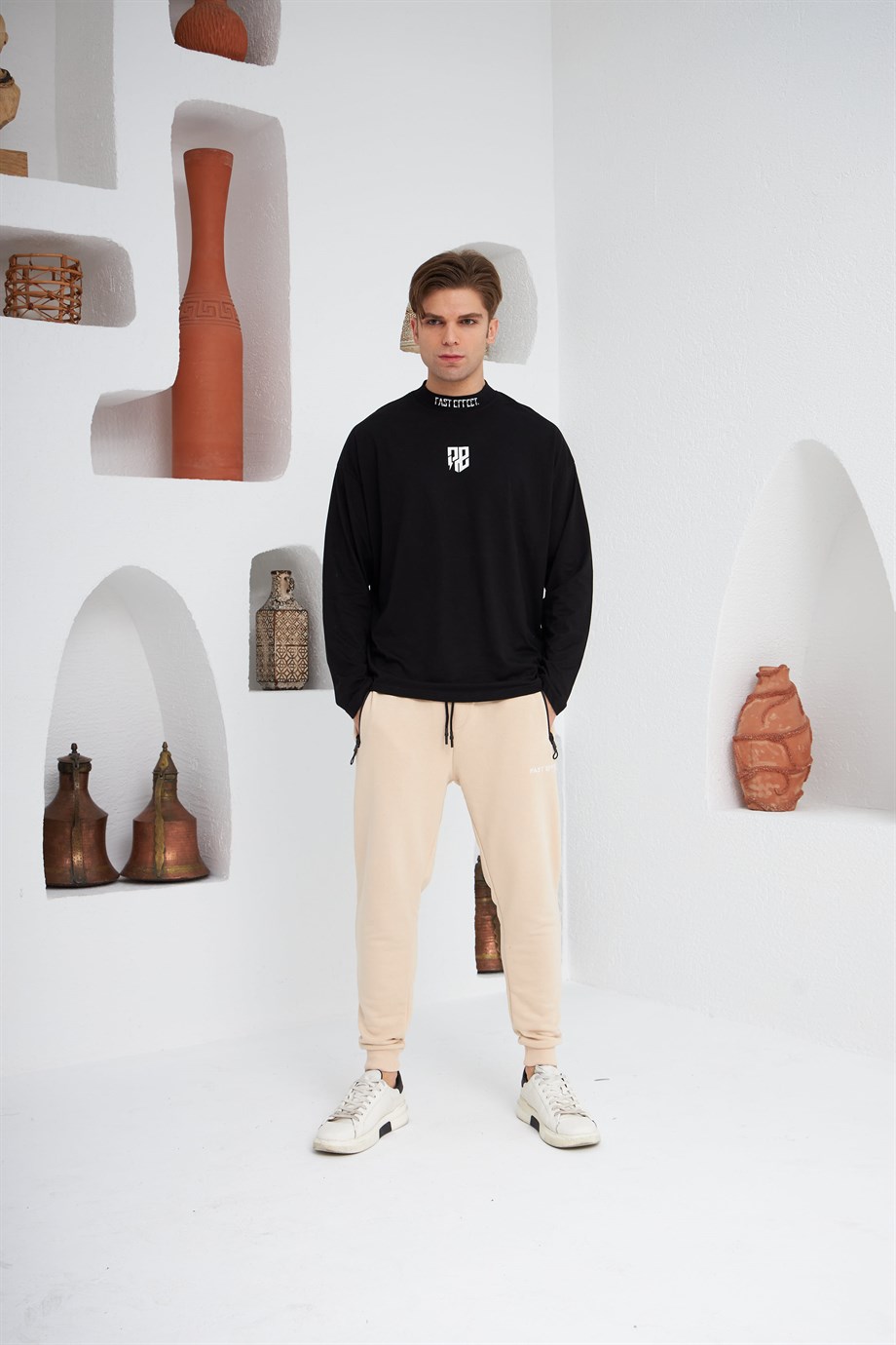 Yakası Nakış Detaylı Oversize Siyah Sweatshirt