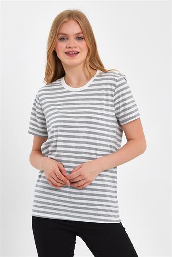 Kadın Tişört Modelleri | Basic ve Bayan Crop Tişört