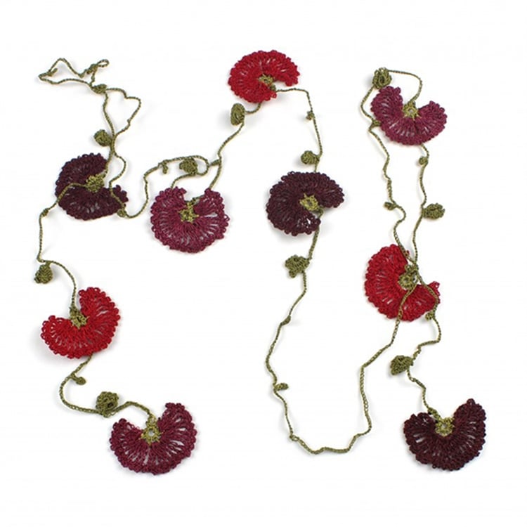 Çiçekli Tığ İşi Kolye