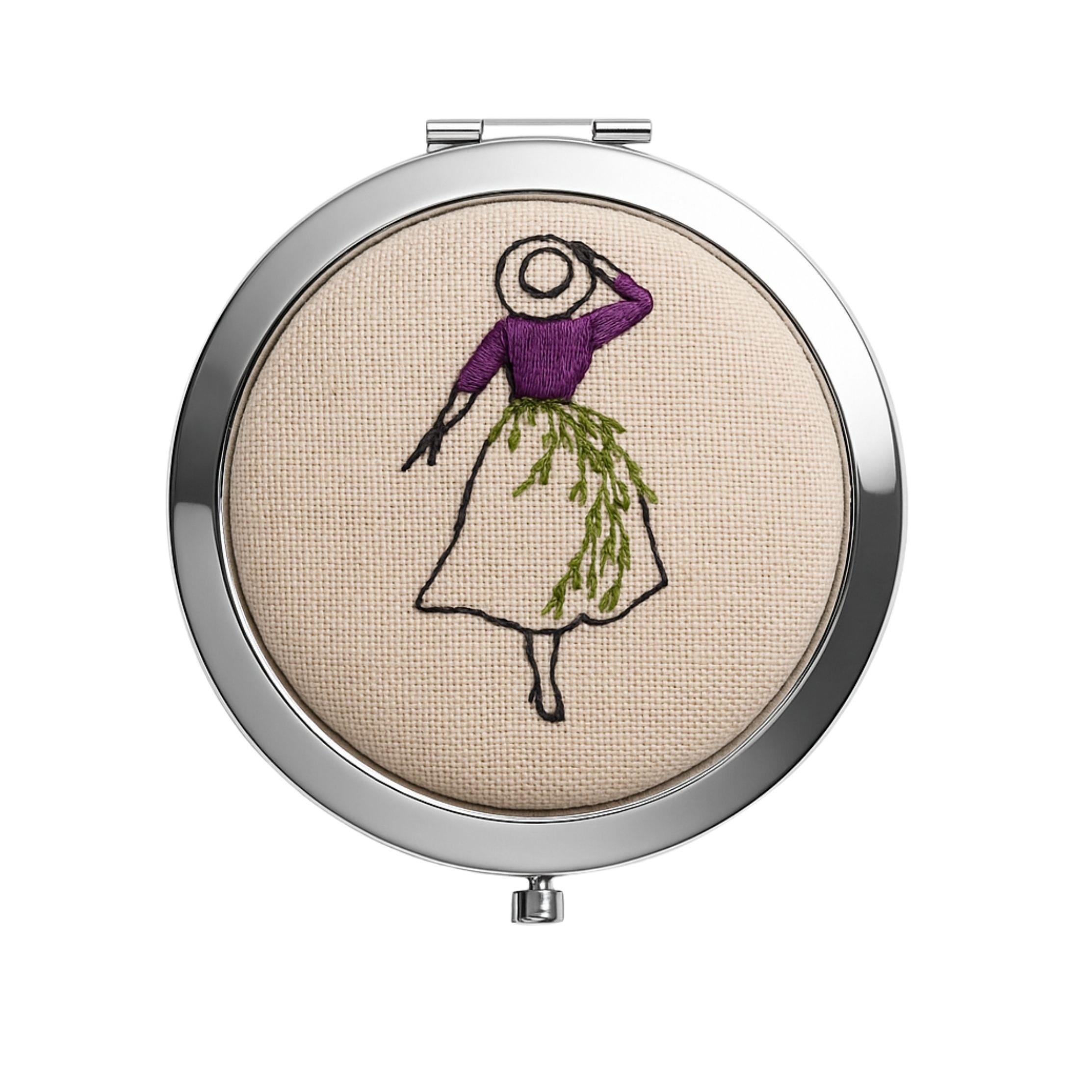 Şapkalı Kadın Nakışlı Ayna