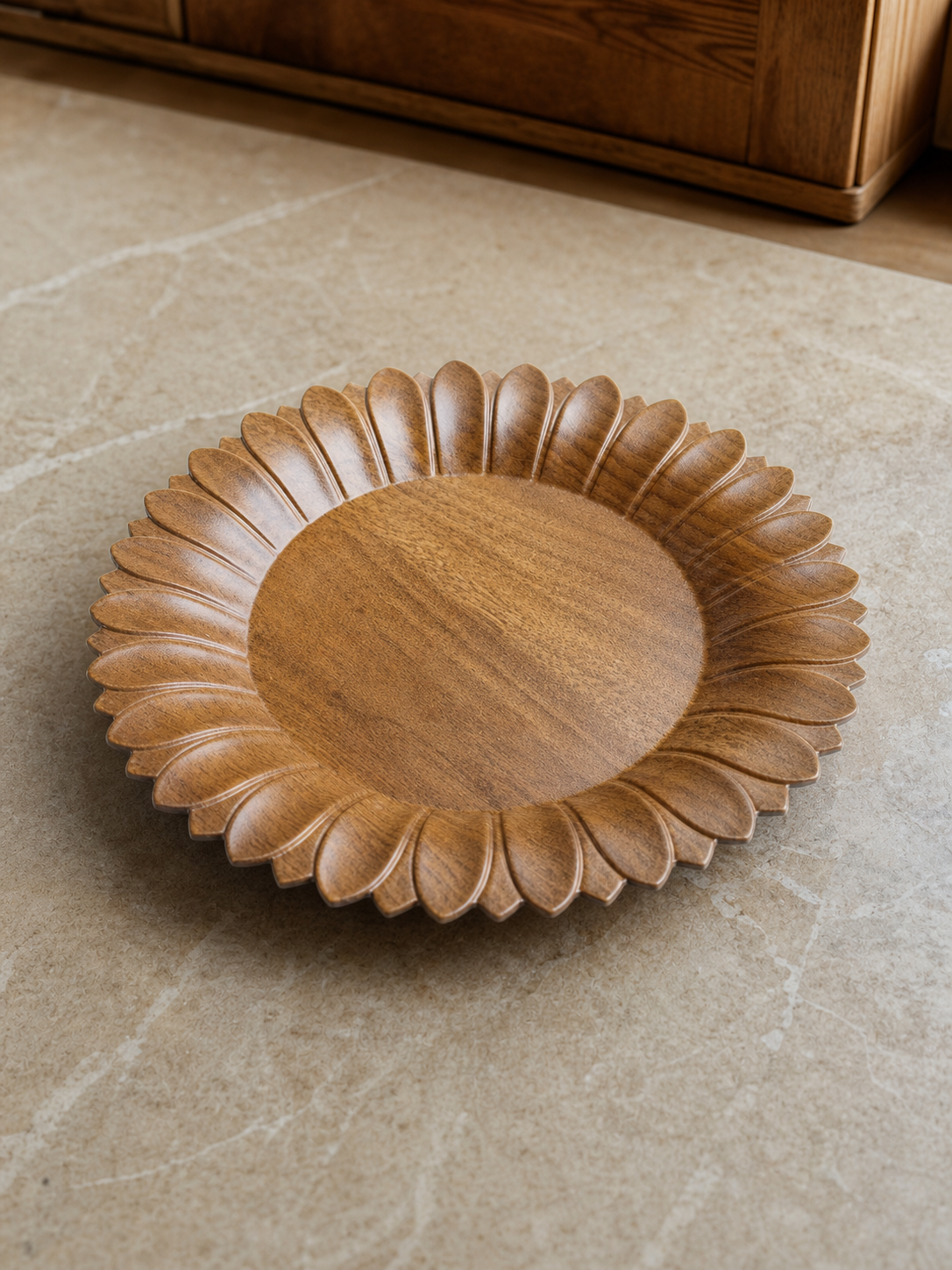 ERT-BMB-305 AYÇİÇEĞİ DESENLİ YUVARLAK BAMBU SUNUM TABAĞI 39.5X27X2.5 CM