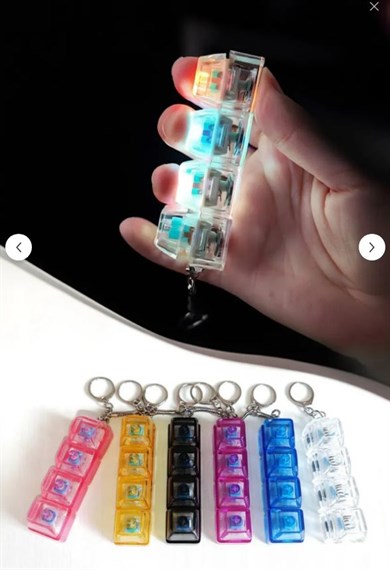 KLAVYE TİP IŞIKLI CLIKER ANAHTARLIK 4 LÜ SERİ