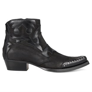 Black Cowboy Boots With Rivets