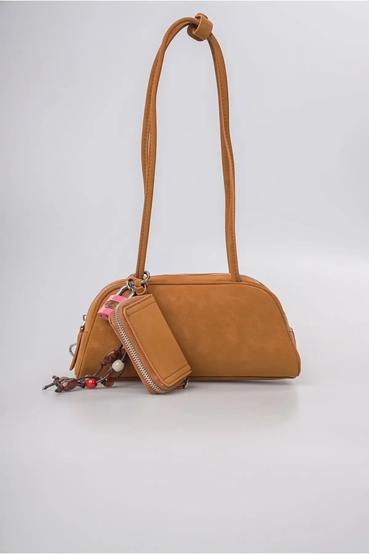 Ççs Kadın Baget Omuz Çantası Fermuarlı Mini Cüzdanlı Boncuk Charm ve Kilit Aksesuarlı Şık Günlük Çanta Camel 18464