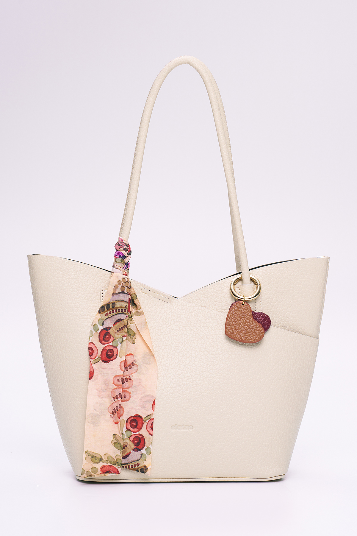 Elatae Tote Kadın Omuz Çantası Bej – Çapraz Çantasıyla, Kalpli Charm ve Şal Detaylı ELA2017