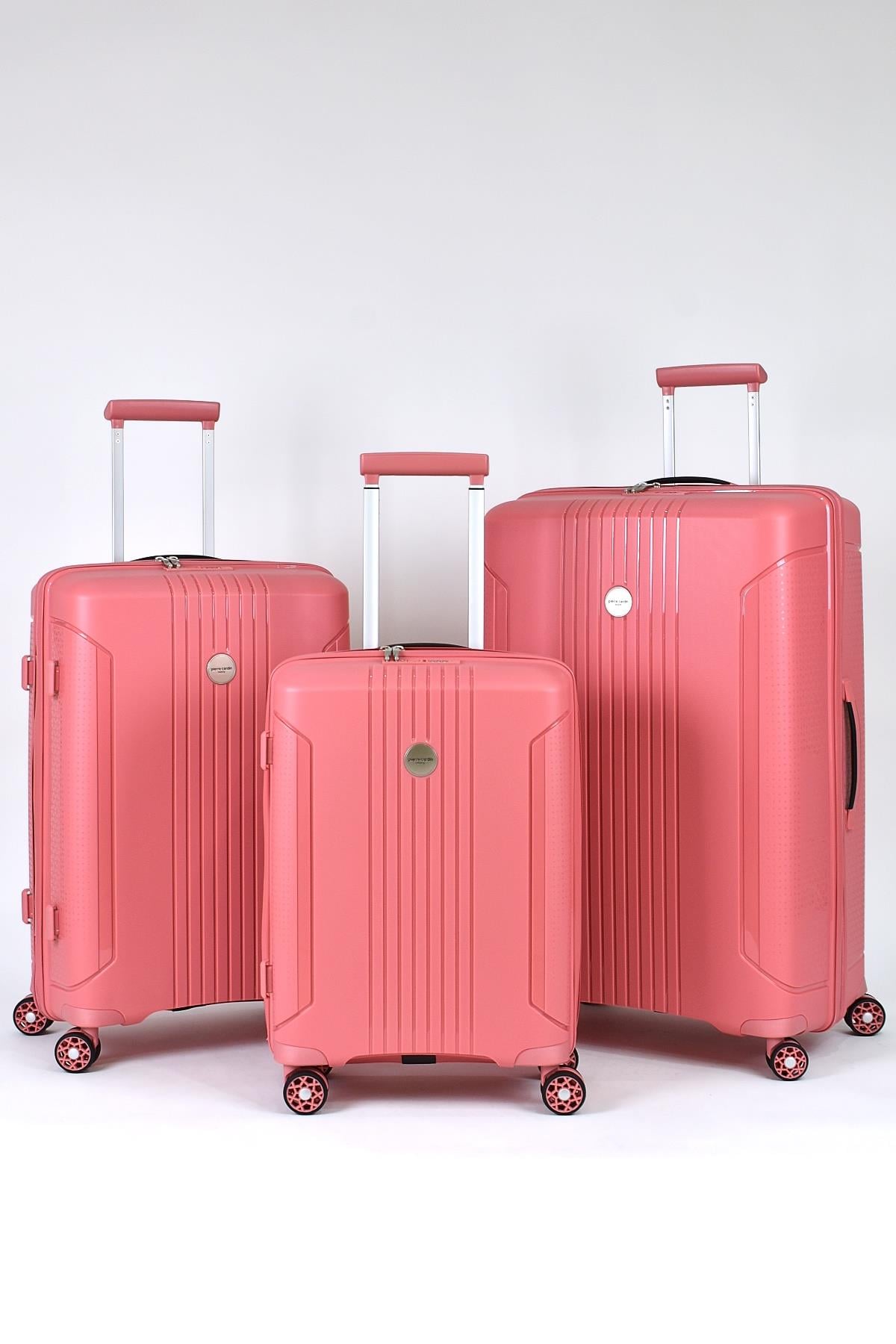 {Pierre Cardin}