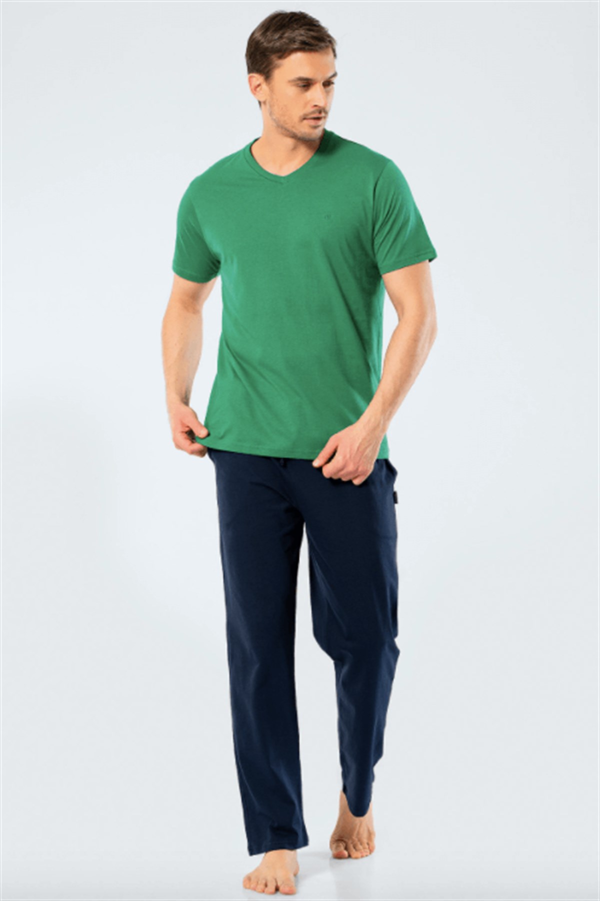 PijamalarCacharel 2205 Erkek Nakışlı V Yaka Pantolon Pijama Takımı - Yeşil Pijamapazarı. com'da. Uygun fiyat seçenekleri ile sipariş verebilirsiniz. Cacharel 2205 Erkek Nakışlı V Yaka Pantolon Pijama Takımı - Yeşil