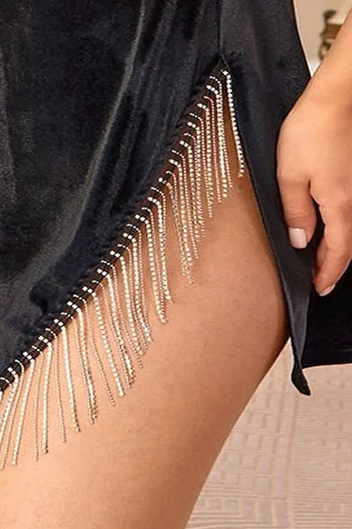 Cossy by Aqua 25033 Kadın Kadife Taş Askılı Yırtmaçlı Kruvaze Yaka Gecelik-Siyah