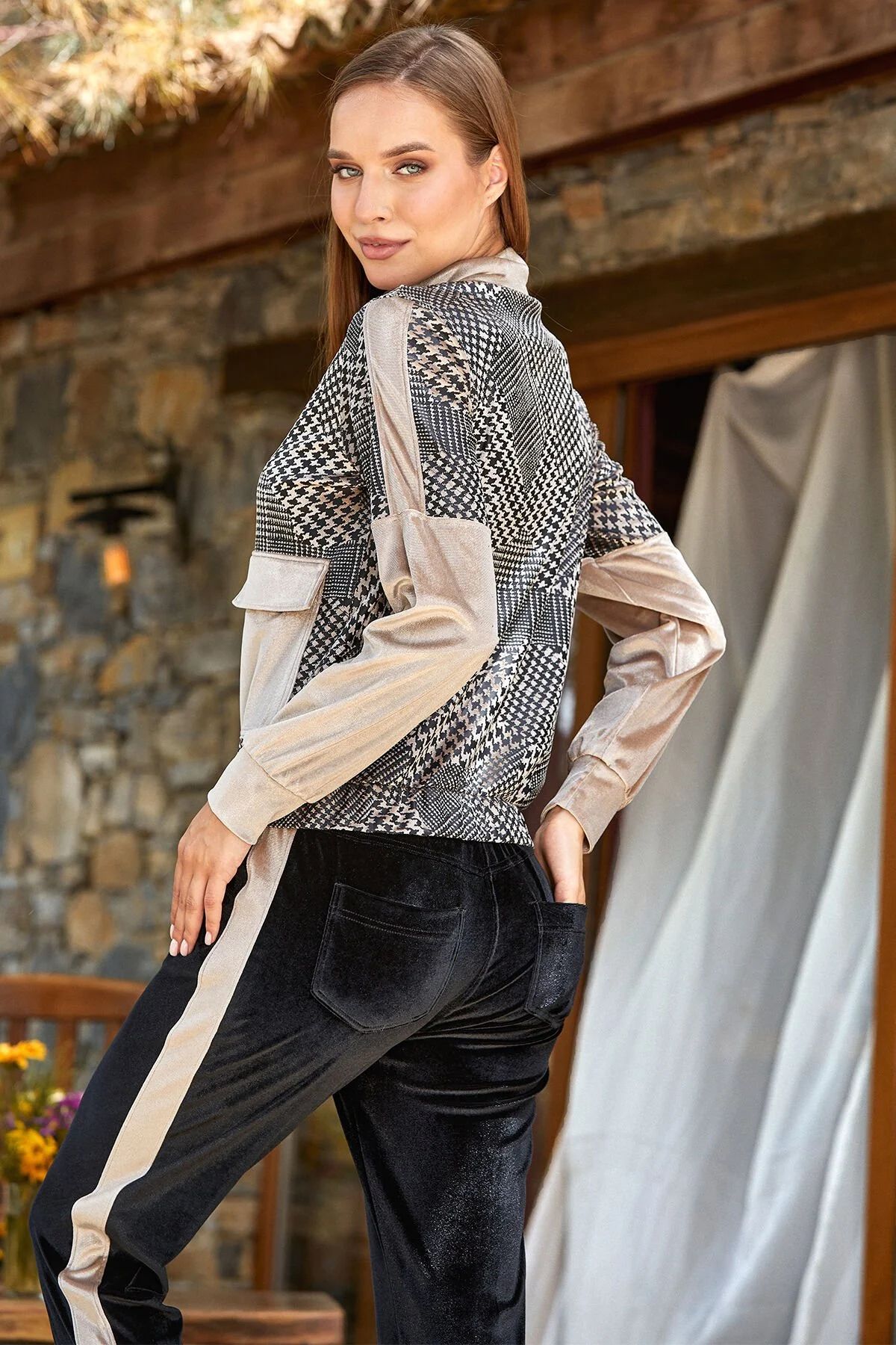 Cossy by Aqua 24342 Kadın Uzun Kollu Kazayağı Desen Kadife Eşofman Takımı-Bej