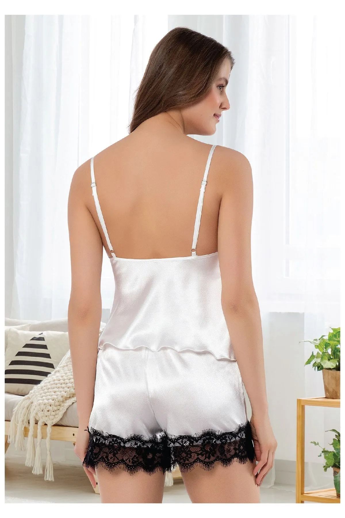 Faal 3103 Kadın Saten Degaje Yaka İp Askılı Şortlu Pijama Takım-Beyaz