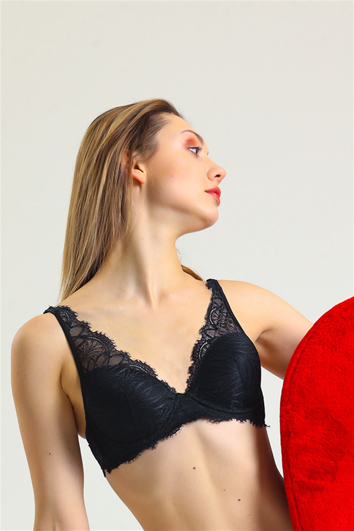 Magic Form 3685 Kadın İnce Dantelli Süngerli Sütyen-Siyah