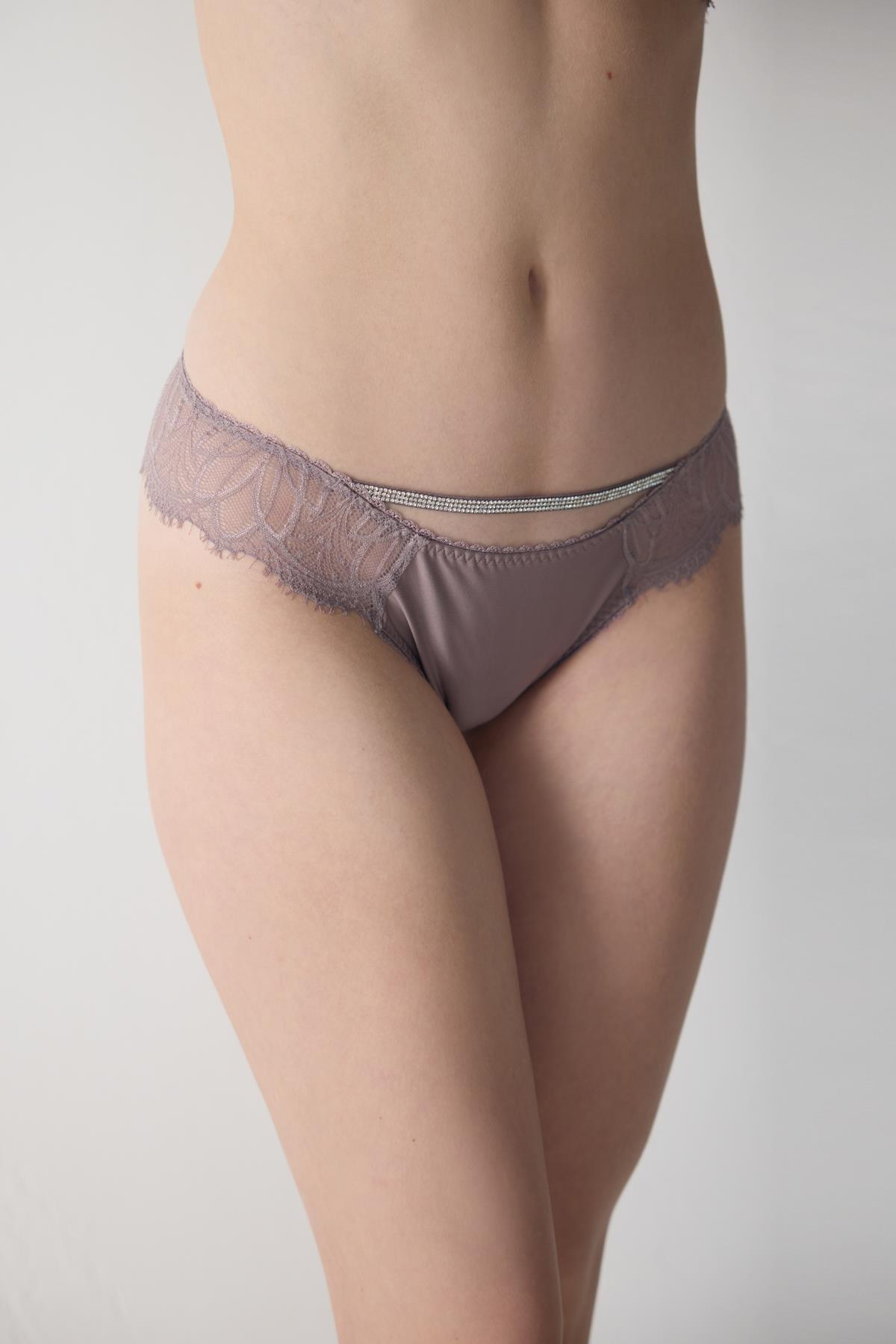 Magic Form 486 Kadın Arkası Dantelli Taşlı String Külot-Çinko