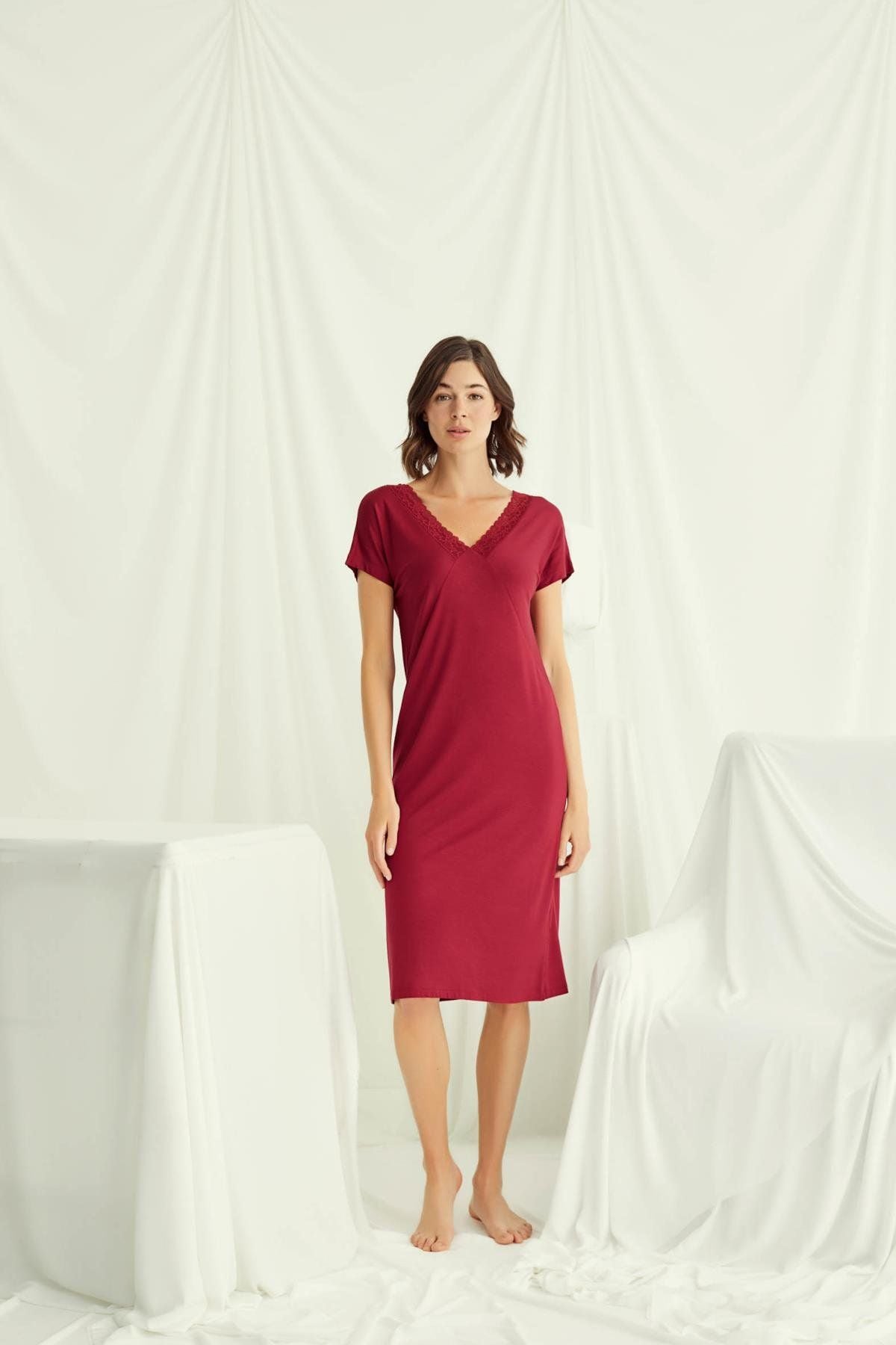 Monamise 18518 Kadın V Yaka Dantelli Düğmeli Kısa Kollu Gecelik-Kırmızı