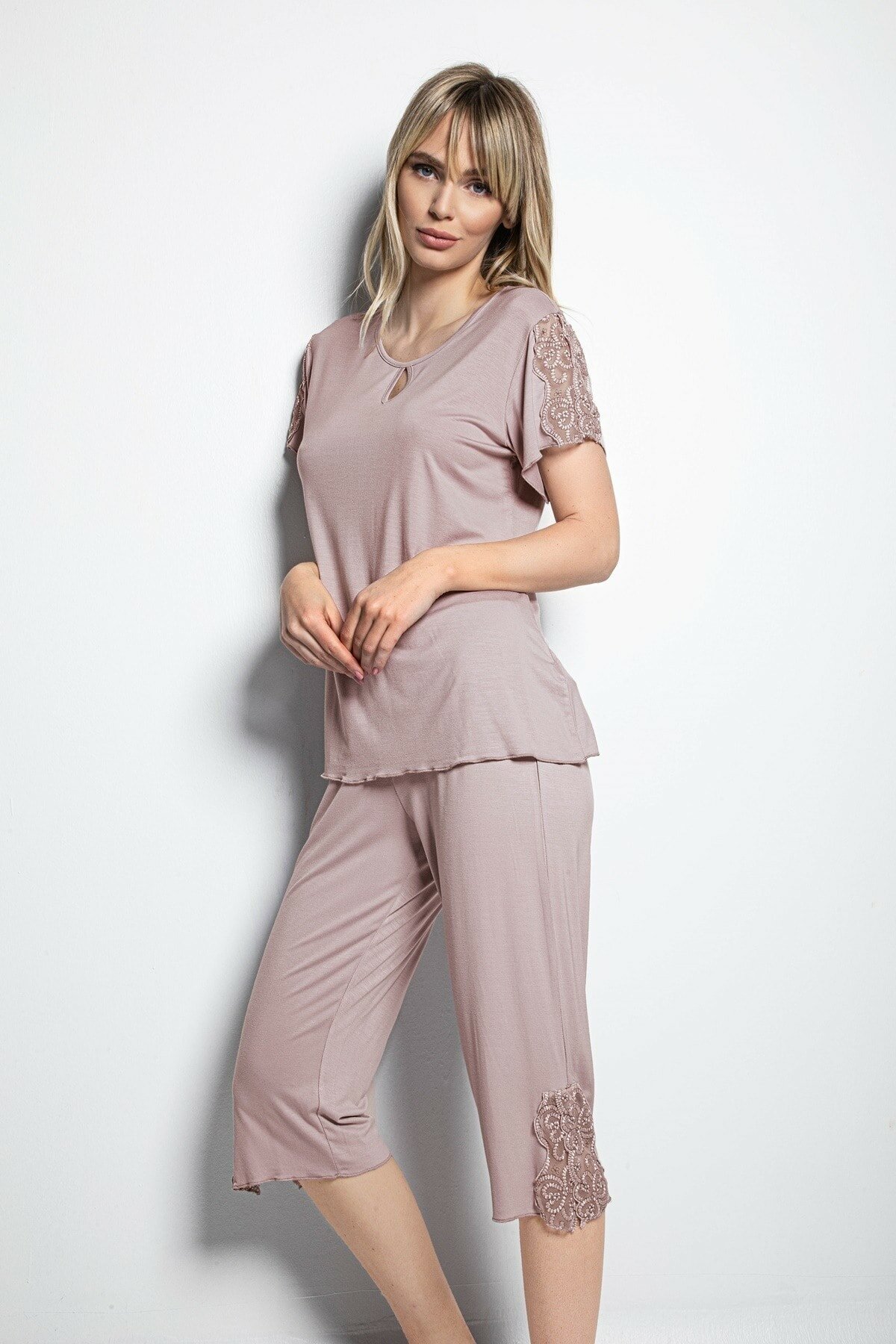 Monamise 19180B Büyük Beden Kadın Kısa Kollu Kapri Pijama Takım-Vizon