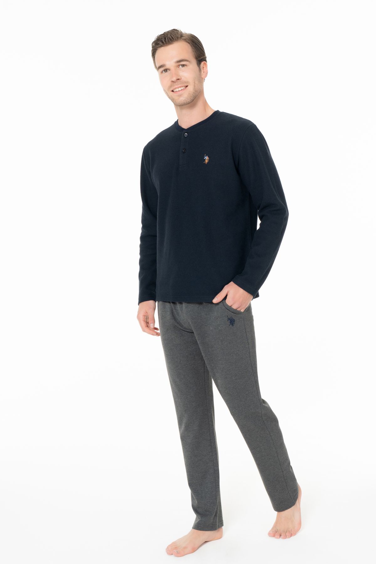 U.s Polo Assn. 18966 Erkek Uzun Kollu Yakası Üç Düğmeli Pijama Takımı-Lacivert
